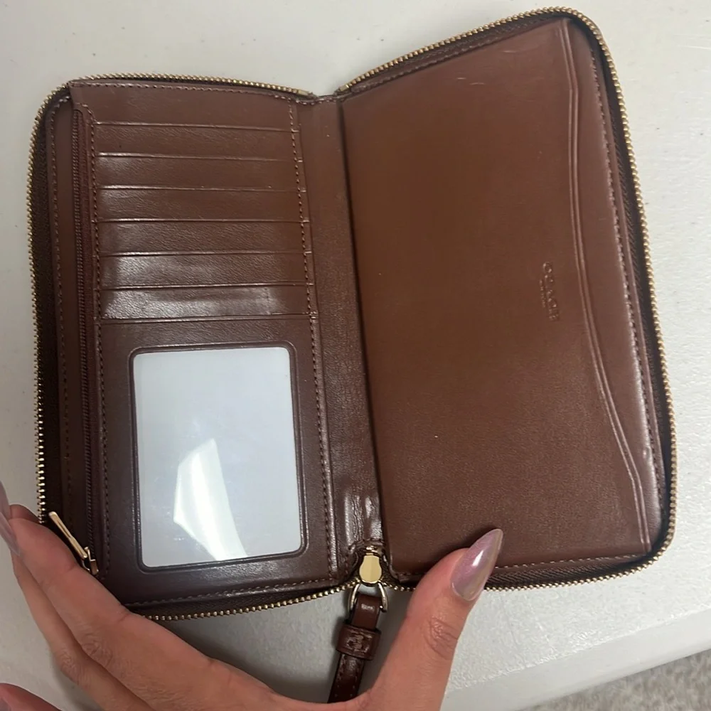 Coach wristlet - Picture 4 of 6